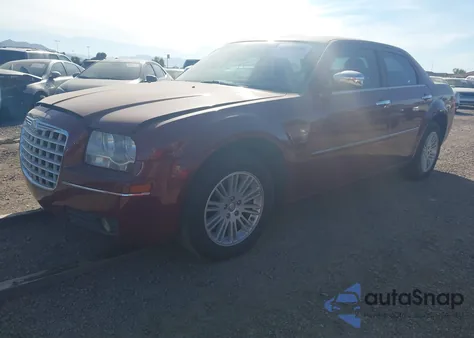 2010 Chrysler 300 Touring/Signature Series/Executive Series z USA, uszkodzony, nr VIN 2C3CA5CV4AH155389